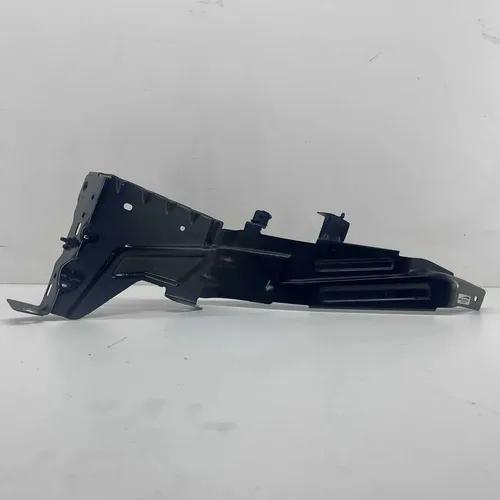 Suporte Farol Esquerdo Volvo Xc40 2017 A 2023 Original - Imagem 2